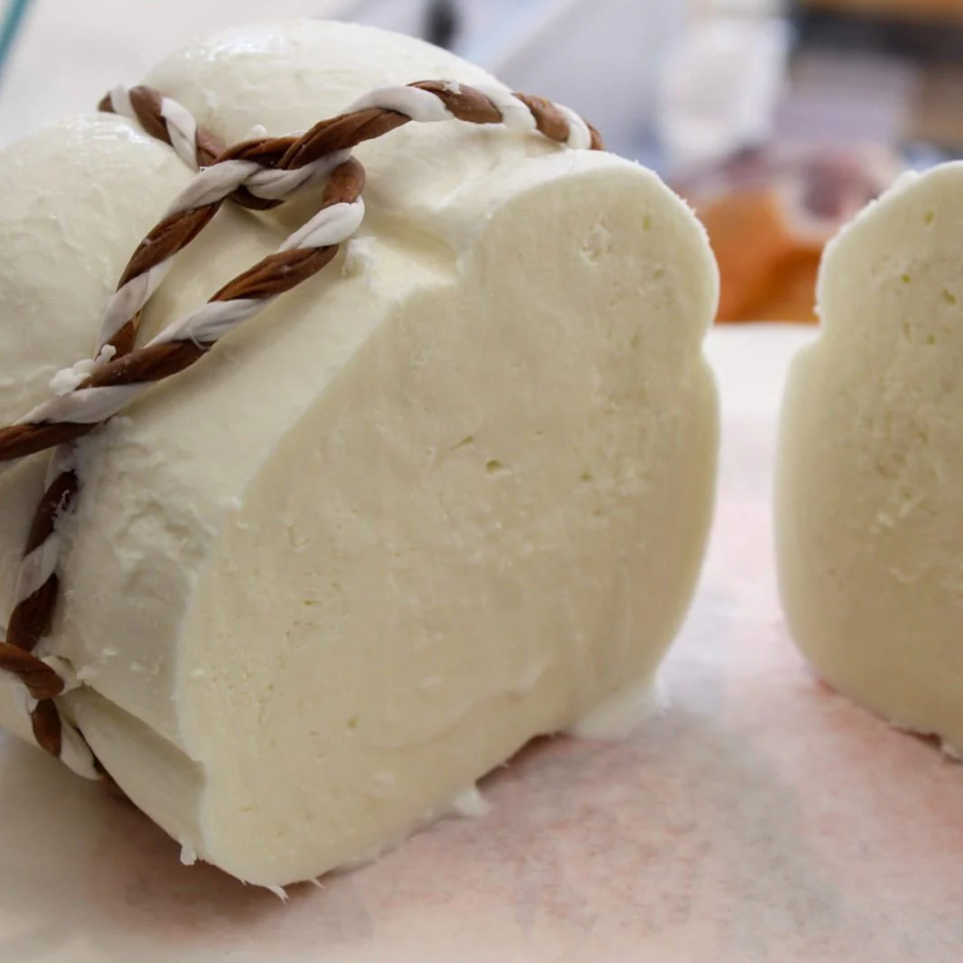 Caciocavallo di latte di Bufala - Image 4